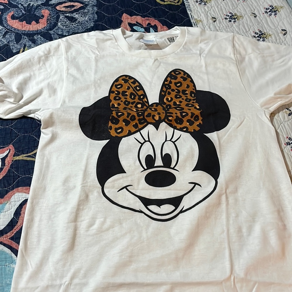 Women’s small Disney Minnie Mouse shirt